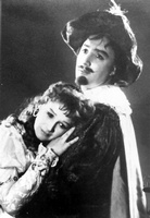Е. Паевская и М. Кацель  в спектакле «Дурочка»  Лопе де Вега, 1963 –?1964 гг.
