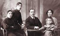 Платон, Роман, Михаил Борисовичи, Борис Андреевич и Мария Дмитриевна Малиновские.