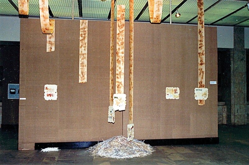 Инсталляция «Восток–Запад-2». Центральный выставочный зал «Манеж», Санкт-Петербург, 1998