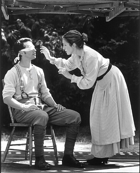 Лукас Маерс и Кейт Браидвуд в постановке «Единство» Театра «Скам» (1918)