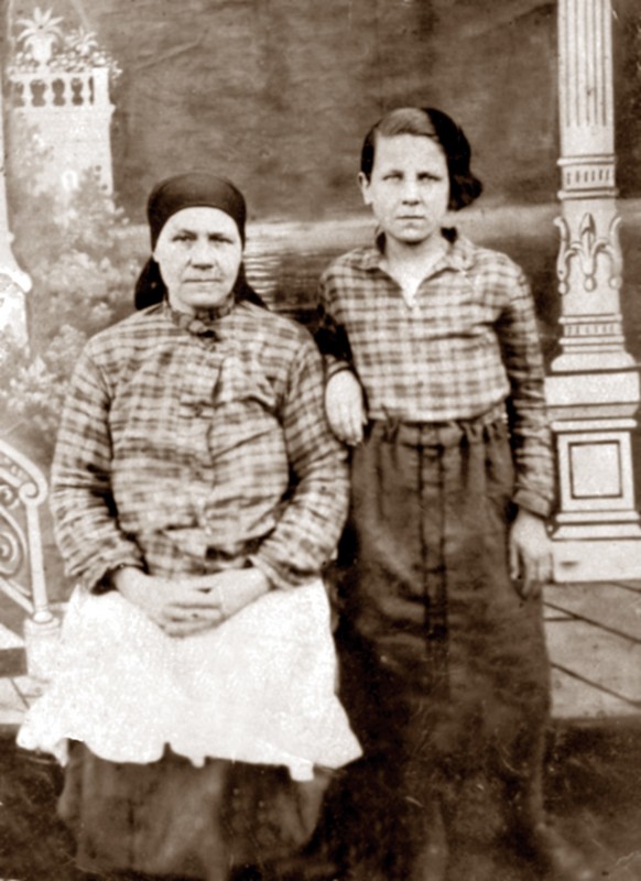 Евдокия Федорищева с дочерью Анной. 1938