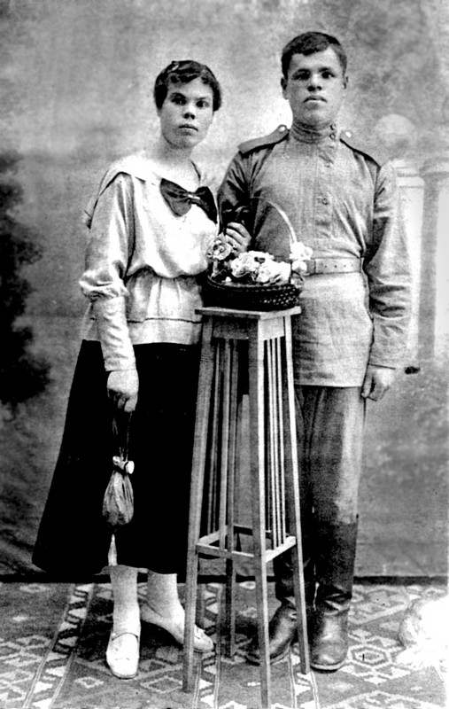 Руденко Фрося с братом Никифором. 1915