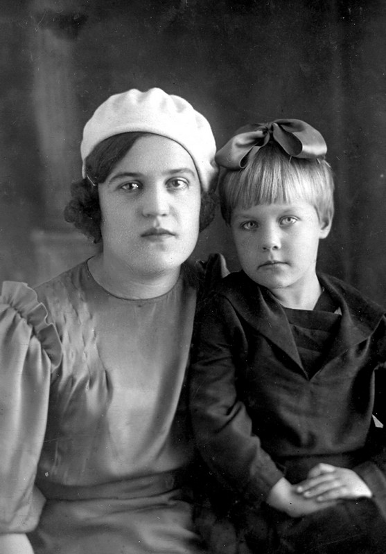 Елизавета Николаевна Миланич с дочкой Людмилой