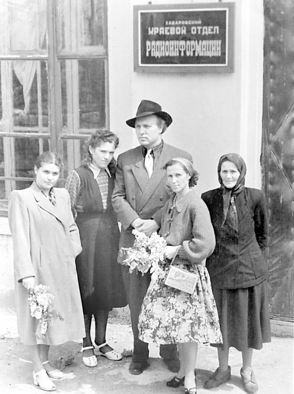 Ирина Никифорова с сотрудниками радиокомитета. 1958