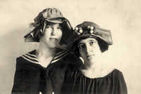 Ольга и Татьяна, дочери  Н. Л. Гондатти. 2-я половина 1920-х гг.
