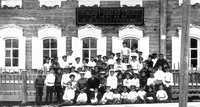 Г.А. Ушаков среди учащихся Унтербергеровского училища. 1910
