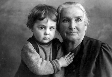 Детство. Слава с прабабушкой Александрой Павловной Мырзой