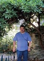 Отец Игорь в тени греческой оливы