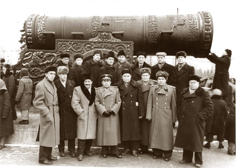 Участники выездного обсуждения журнала «Дальний Восток» в Москве. 1960