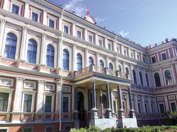 Здание бывшего Ксенинского института благородных девиц. Санкт-Петербург.  Фото Елены Глебовой