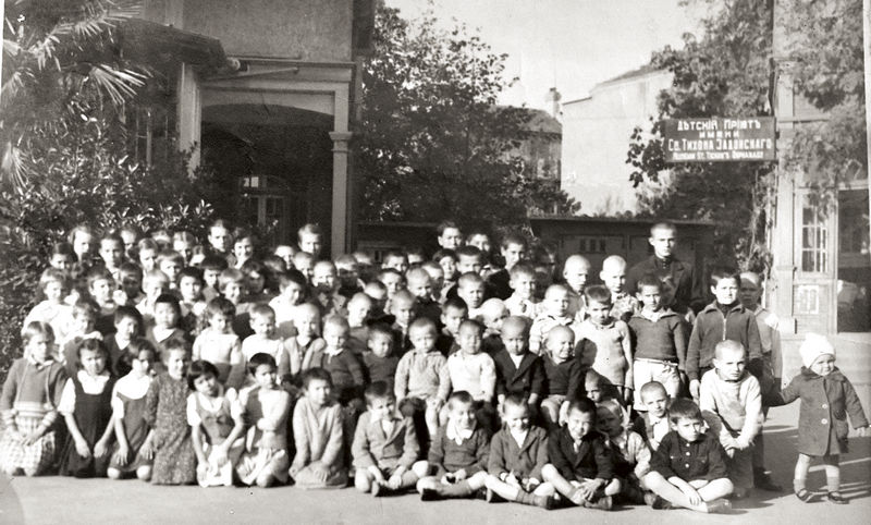 Дети из приюта святителя Тихона Задонского в Шанхае 
