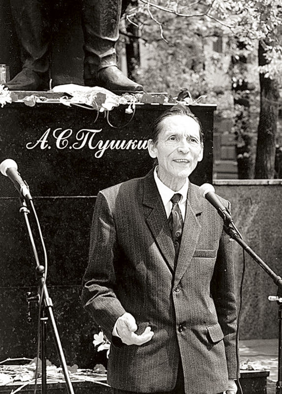 С.И. Красноштанов в день рождения Пушкина. 2003