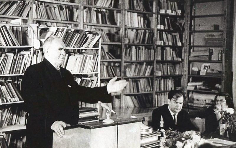 Вс. Н. Иванов на праздновании юбилея в краевой научной библиотеке (ДВГНБ). 1968