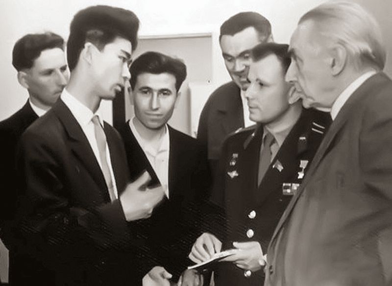 Встреча с Юрием Гагариным, слева Владимир Санги, справа писатель Константин Федин, Всесоюзный съезд молодых писателей. Москва, 1963