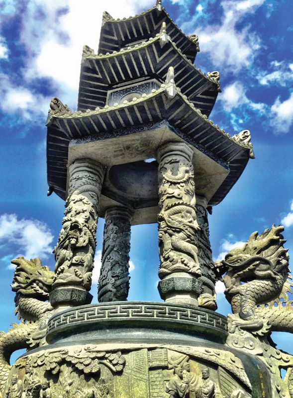 Резные колонны храма Авалокитешвара