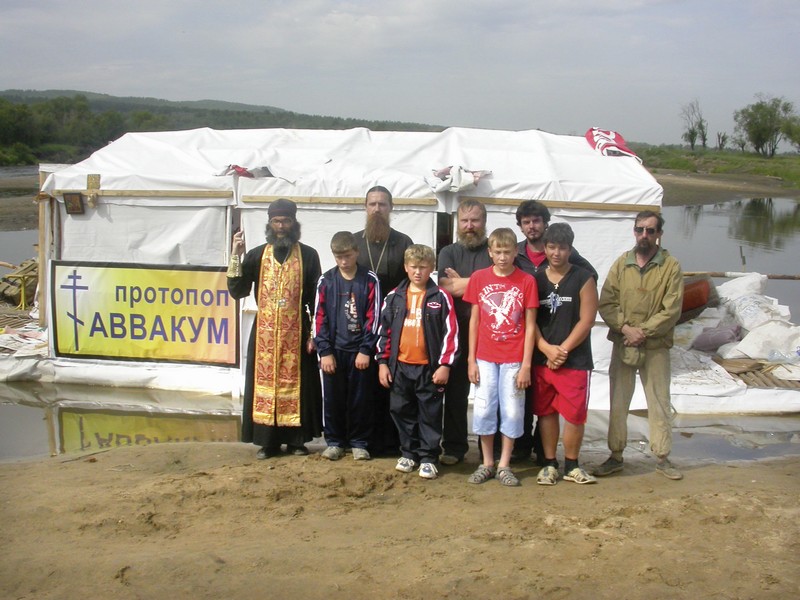 Епископ Внифантий и участники паломничества Чита – Нерчинск. Июль 2010