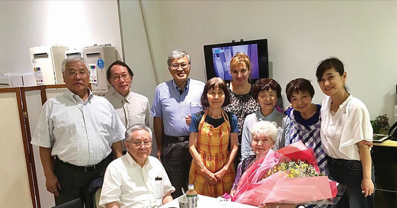 Японо-российская ассоциация Нагасаки. Слева в первом ряду ее основатель и первый председатель  Матсутакэ Хидэо