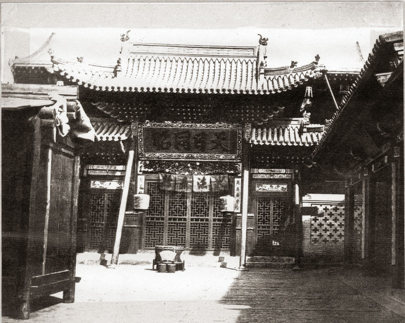 Китайская каменная кумирня, построенная в 1887 г. на средства Тифонтая. Здание стояло почти над самым обрывом  на территории предприятия «Амур-трейдинг» за Домом радио