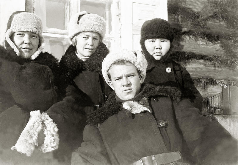 Первый состав работников красной юрты 1929–1930. А.П. Путинцева вторая слева