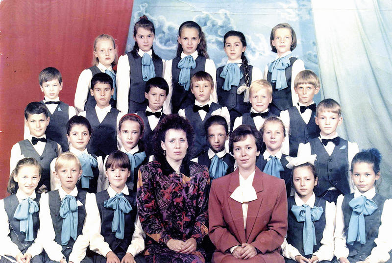 Первый хоровой класс с педагогами О.Н. Вальченко и И.Я. Москаевой. 1996