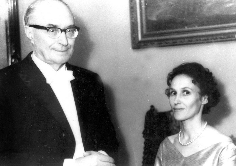 Ирина Никифорова с Александром Свешниковым  на концерте его хора в Хабаровске. Начало 1960-х
