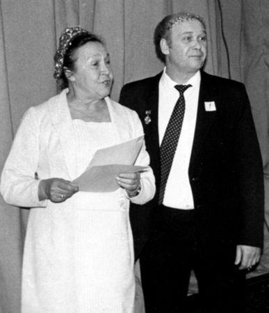 Заслуженная артистка России Мария Барашкова и Игорь Желтоухов, пока еще заслуженный артист России. Начало 1970-х
