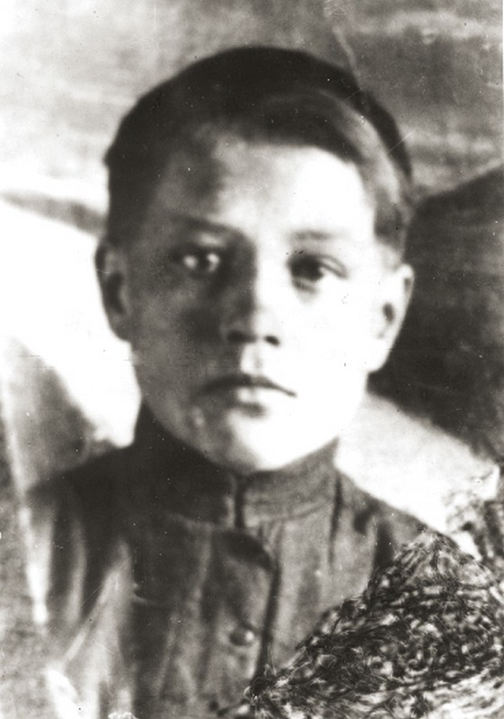 Петр Анатольевич Рюмкин, старший сержант, погиб 6 ноября 1943 года, ст. Беличи Киевской области (теперь пригород Киева)