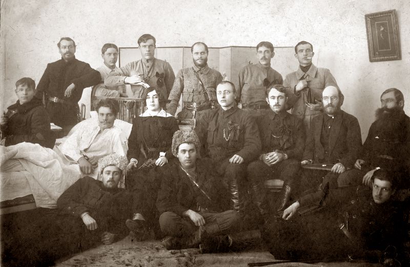Командный состав Красной армии Николаевского округа во время посещения командующего армией Я.И. Тряпицына. 1920 