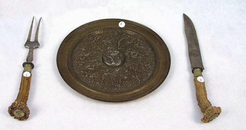 Нож и вилка, сделанные Г.И. Радде из рогов косули. Областной краеведческий музей ЕАО