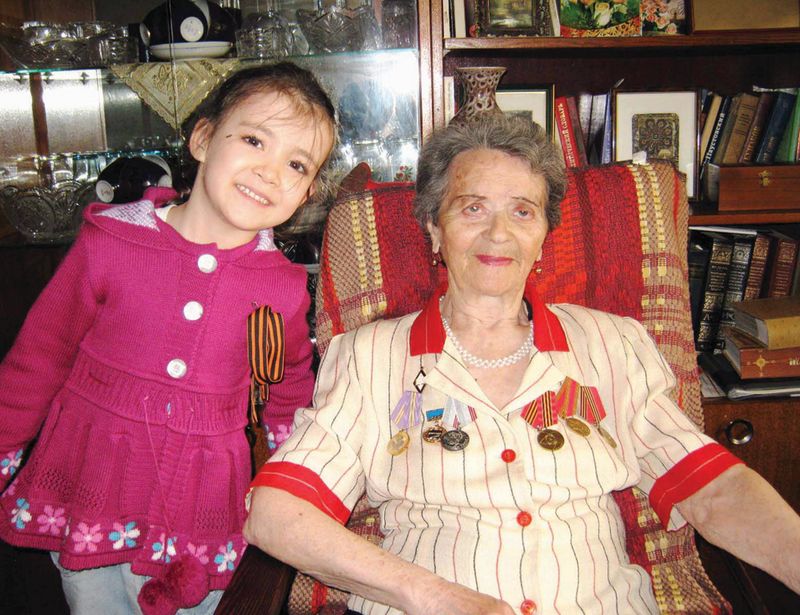 Мария Вениаминовна Вольгушева с внучкой Верой