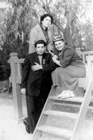 Ташкент, 1958. На конференции писателей стран Азии и Африки. Армянские писатели Сильва Капутикян, Степан Аладжаджян и Юлия Шестакова